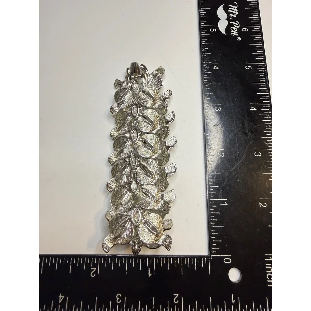 Vintage Silver Tone Textured Leaf Link Bracelet Matte Botanical Fold Over Clasp